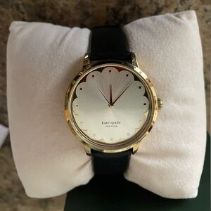 KATE SPADE METRO SCALLOP THREE HAND WATCH 34mm w/BOX AND PAPERWORK EUC